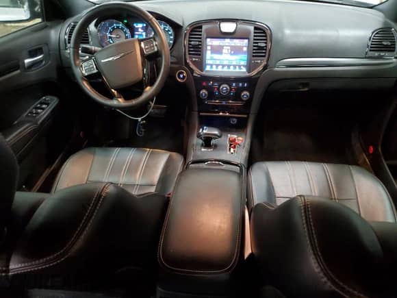 2014 Chrysler 300 S with VIN 2C3CCABG6EH291521, listed as a Copart auction lot 62171285 with 95,706 mi miles and Clean title. Bid and sale history available at DreamBid. Image 8.