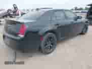 2022 Chrysler 300 Touring z VIN 2C3CCAAG7NH147090, wystawiony jako IAAI lot #43114204 z przebiegiem 66 291 mil mil oraz . Historia ofert i sprzedaży dostępna na DreamBid. Obrazek 4.