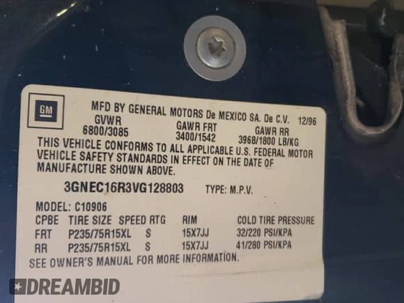 1997 Chevrolet Suburban z VIN 3GNEC16R3VG128803, wystawiony jako Copart lot #86439814 z przebiegiem 132 747 mil mil oraz Czysty tytuł • Clean title. Historia ofert i sprzedaży dostępna na DreamBid. Obrazek 12.