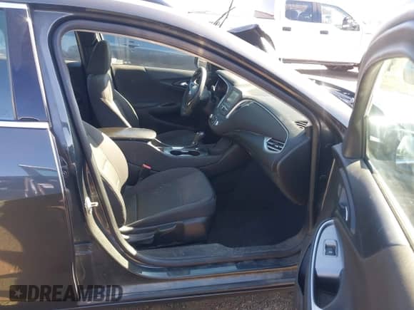 2017 Chevrolet Malibu LS с VIN 1G1ZB5ST6HF216832, выставлен на аукционе IAAI как лот 43390720 с пробегом 160 783 миль миль и . История ставок и продаж доступна на DreamBid. Изображение 5.