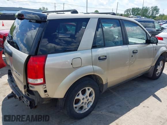 2002 Saturn VUE z VIN 5GZCZ63B72S806202, wystawiony jako IAAI lot #42240417 z przebiegiem 170 256 mil mil oraz . Historia ofert i sprzedaży dostępna na DreamBid. Obrazek 4.