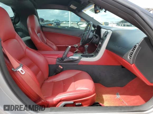 2005 Chevrolet Corvette z VIN 1G1YY24U855128803, wystawiony jako Copart lot #84360565 z przebiegiem 74 666 mil mil oraz Szkoda całkowita • Salvage title. Historia ofert i sprzedaży dostępna na DreamBid. Obrazek 10.