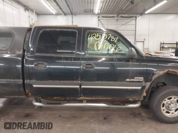 2003 Chevrolet Silverado 2500HD LS с VIN 1GCHK23183F149870, выставлен на аукционе IAAI как лот 42545787 с пробегом Не указан миль и . История ставок и продаж доступна на DreamBid. Изображение 14.