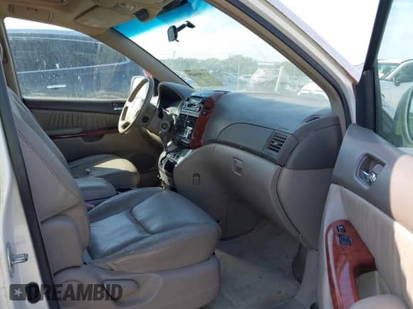 2004 Toyota Sienna XLE z VIN 5TDZA22C14S024074, wystawiony jako IAAI lot #43291649 z przebiegiem 274 503 mil mil oraz . Historia ofert i sprzedaży dostępna na DreamBid. Obrazek 5.