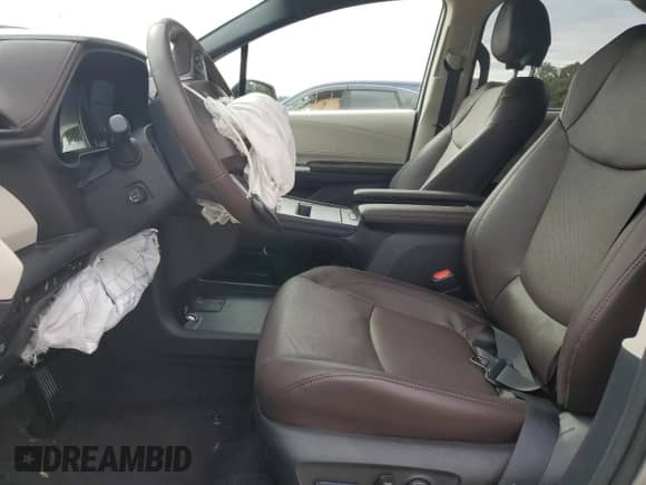 2024 Toyota Sienna Platinum с VIN 5TDERKEC7RS224483, выставлен на аукционе Copart как лот 88703475 с пробегом 3 527 миль миль и Списание • Salvage title. История ставок и продаж доступна на DreamBid. Изображение 7.