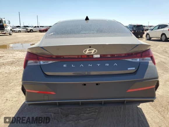 2024 Hyundai Elantra с VIN KMLHM4DJ7RU111237, выставлен на аукционе Copart как лот 67406614 с пробегом 28 миль миль и Списание • Salvage title. История ставок и продаж доступна на DreamBid. Изображение 6.