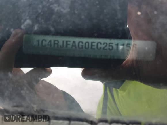 2014 Jeep Grand Cherokee Laredo z VIN 1C4RJFAG0EC251156, wystawiony jako IAAI lot #43428557 z przebiegiem 175 570 mil mil oraz . Historia ofert i sprzedaży dostępna na DreamBid. Obrazek 9.