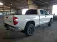 2016 Toyota Tundra SR5 z VIN 5TFUW5F19GX520177, wystawiony jako Copart lot #84470525 z przebiegiem 131 081 mil mil oraz Szkoda całkowita • Salvage title. Historia ofert i sprzedaży dostępna na DreamBid. Obrazek 3.