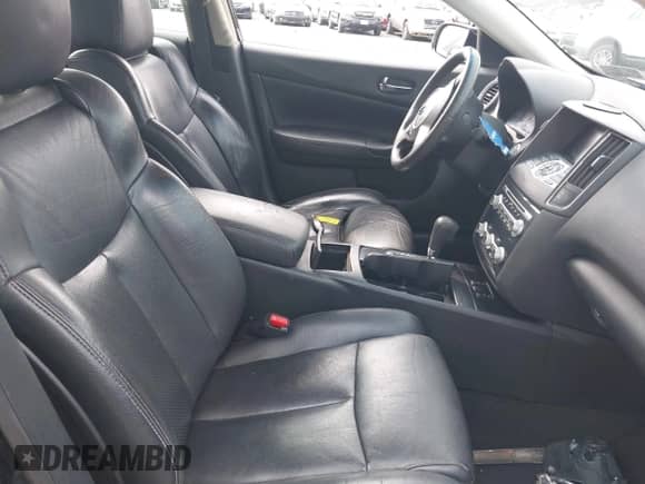 2014 Nissan Maxima SV z VIN 1N4AA5AP4EC477861, wystawiony jako IAAI lot #42542497 z przebiegiem 103 294 mil mil oraz . Historia ofert i sprzedaży dostępna na DreamBid. Obrazek 5.