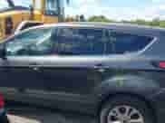 2017 Ford Escape SE z VIN 1FMCU9GD3HUB64504, wystawiony jako IAAI lot #43069107 z przebiegiem 133 830 mil mil oraz . Historia ofert i sprzedaży dostępna na DreamBid. Obrazek 14.