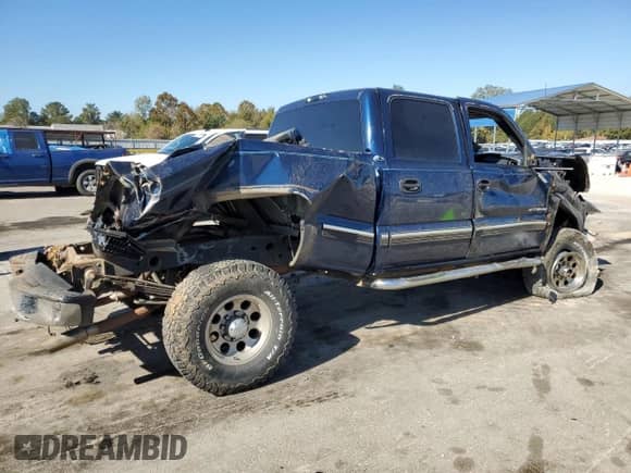 2002 Chevrolet Silverado 1500HD LS z VIN 1GCGK13U52F176149, wystawiony jako Copart lot #77520204 z przebiegiem 216 595 mil mil oraz Szkoda całkowita • Salvage title. Historia ofert i sprzedaży dostępna na DreamBid. Obrazek 3.