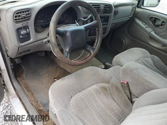 2002 Chevrolet S-10 LS z VIN 1GCCS19W728131094, wystawiony jako Copart lot #68387835 z przebiegiem 117 475 mil mil oraz Szkoda całkowita • Salvage title. Historia ofert i sprzedaży dostępna na DreamBid. Obrazek 8.