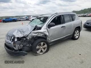 2014 Jeep Compass Sport z VIN 1C4NJCBB5ED856655, wystawiony jako Copart lot #60724695 z przebiegiem Nie podano mil oraz Szkoda całkowita • Salvage title. Historia ofert i sprzedaży dostępna na DreamBid. Obrazek 1.