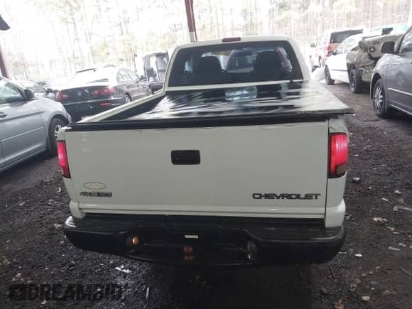 2003 Chevrolet S-10 LS с VIN 1GCCS19X238277865, выставлен на аукционе IAAI как лот 41866781 с пробегом 167 504 миль миль и . История ставок и продаж доступна на DreamBid. Изображение 16.