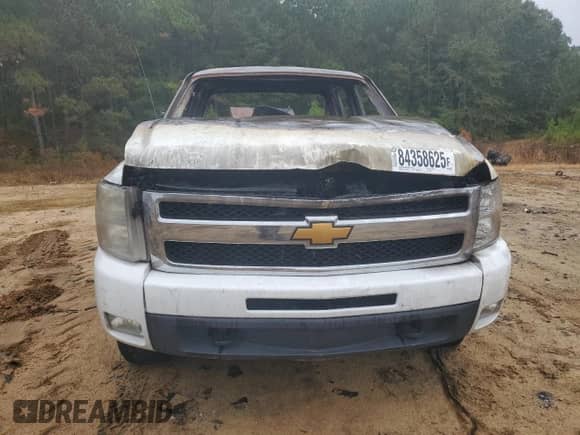 2010 Chevrolet Silverado 1500 LTZ with VIN 3GCRKTE37AG262293, listed as a Copart auction lot 84358625 with Not provided miles and Salvage title. Bid and sale history available at DreamBid. Image 5.