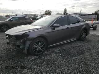 2021 Toyota Camry SE with VIN 4T1T11AK6MU475792, listed as a Copart auction lot 81828545 with 121,567 mi miles and Salvage title. Bid and sale history available at DreamBid. Image 1.