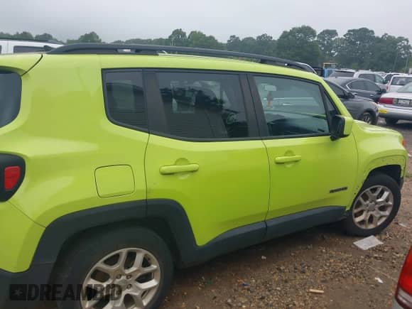 2018 Jeep Renegade Latitude with VIN ZACCJABB5JPH83309, listed as a IAAI auction lot 42875630 with 183,251 mi miles and . Bid and sale history available at DreamBid. Image 14.