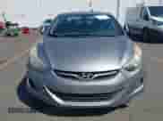2013 Hyundai Elantra GLS z VIN KMHDH4AEXDU551896, wystawiony jako IAAI lot #42239492 z przebiegiem 261 014 mil mil oraz . Historia ofert i sprzedaży dostępna na DreamBid. Obrazek 6.