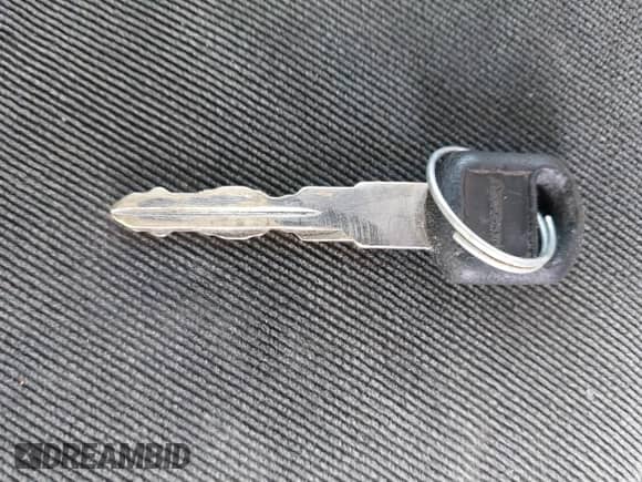 2004 Chevrolet Silverado 2500HD LS with VIN 1GCHK29U64E193942, listed as a IAAI auction lot 41511923 with 164,298 mi miles and . Bid and sale history available at DreamBid. Image 11.