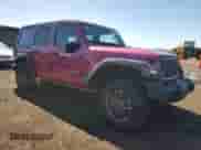 2024 Jeep Wrangler Sport S z VIN 1C4PJXDN7RW360306, wystawiony jako Copart lot #55610035 z przebiegiem 7 885 mil mil oraz Szkoda całkowita • Salvage title. Historia ofert i sprzedaży dostępna na DreamBid. Obrazek 4.