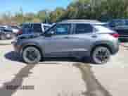 2022 Chevrolet TrailBlazer LT z VIN KL79MRSL9NB099871, wystawiony jako IAAI lot #43407771 z przebiegiem 56 623 mil mil oraz . Historia ofert i sprzedaży dostępna na DreamBid. Obrazek 14.