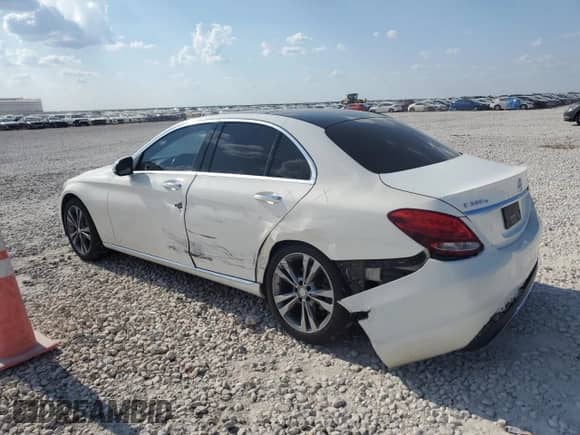 2016 Mercedes-Benz C 350e z VIN 55SWF4HB4GU160107, wystawiony jako Copart lot #71747914 z przebiegiem 119 667 mil mil oraz Szkoda całkowita • Salvage title. Historia ofert i sprzedaży dostępna na DreamBid. Obrazek 2.