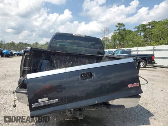 2005 GMC Sierra 1500 SLT z VIN 2GTEC13T351389897, wystawiony jako Copart lot #56167155 z przebiegiem 308 224 mil mil oraz Szkoda całkowita • Salvage title. Historia ofert i sprzedaży dostępna na DreamBid. Obrazek 6.