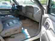 1998 Chevrolet Tahoe with VIN 3GNEK18R4WG141013, listed as a IAAI auction lot 42268580 with 226,330 mi miles and . Bid and sale history available at DreamBid. Image 5.