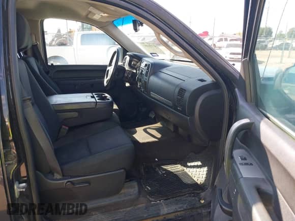 2013 GMC Sierra 1500 SLE z VIN 3GTP2VE7XDG185672, wystawiony jako IAAI lot #43336180 z przebiegiem 236 690 mil mil oraz . Historia ofert i sprzedaży dostępna na DreamBid. Obrazek 5.