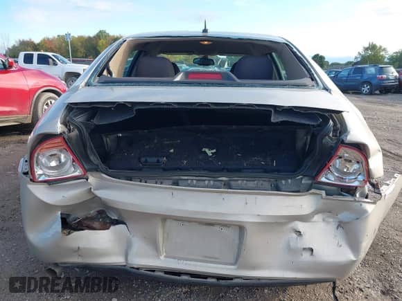 2011 Chevrolet Malibu 1LS с VIN 1G1ZB5E12BF167825, выставлен на аукционе IAAI как лот 43434145 с пробегом 130 457 миль миль и . История ставок и продаж доступна на DreamBid. Изображение 16.