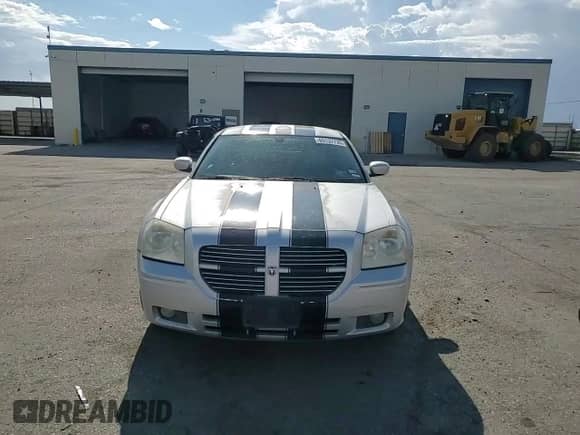 2005 Dodge Magnum RT with VIN 2D4GV58215H676806, listed as a Copart auction lot 69137735 with 185,807 mi miles and Salvage title. Bid and sale history available at DreamBid. Image 14.