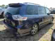 2018 Toyota Sienna SE z VIN 5TDXZ3DC4JS951200, wystawiony jako Copart lot #63086645 z przebiegiem Nie podano mil oraz Szkoda całkowita • Salvage title. Historia ofert i sprzedaży dostępna na DreamBid. Obrazek 3.