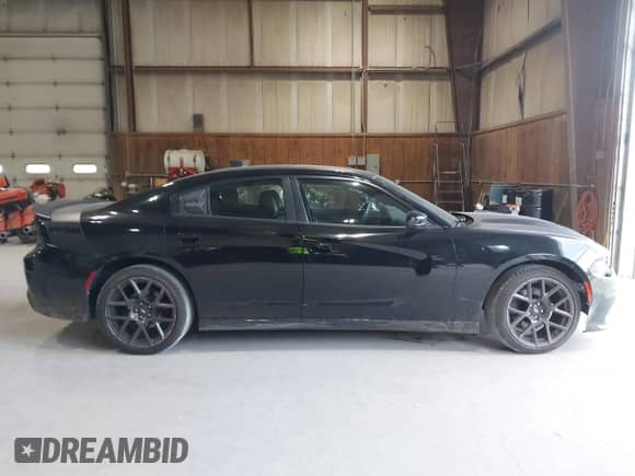 2018 Dodge Charger R/T z VIN 2C3CDXCT8JH331636, wystawiony jako IAAI lot #43083523 z przebiegiem 136 301 mil mil oraz . Historia ofert i sprzedaży dostępna na DreamBid. Obrazek 13.