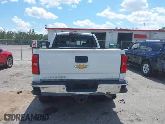 2015 Chevrolet Silverado 2500HD LTZ z VIN 1GC1CWEG9FF126514, wystawiony jako IAAI lot #41897687 z przebiegiem 207 231 mil mil oraz . Historia ofert i sprzedaży dostępna na DreamBid. Obrazek 16.