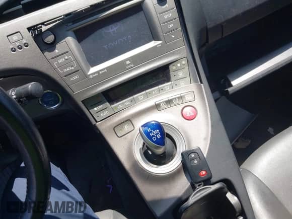 2015 Toyota Prius Four z VIN JTDKN3DU2F0449004, wystawiony jako IAAI lot #42930499 z przebiegiem 132 667 mil mil oraz . Historia ofert i sprzedaży dostępna na DreamBid. Obrazek 11.