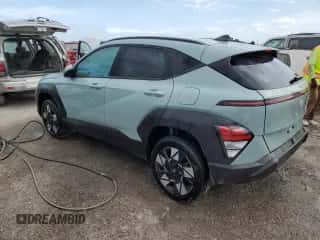 2024 Hyundai Kona SEL z VIN KM8HCCAB6RU043447, wystawiony jako Copart lot #73874754 z przebiegiem 10 659 mil mil oraz Nie do naprawy • Non repairable. Historia ofert i sprzedaży dostępna na DreamBid. Obrazek 2.