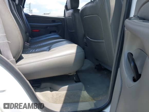 2004 Chevrolet Tahoe Z71 z VIN 1GNEK13Z84R105328, wystawiony jako IAAI lot #42850218 z przebiegiem 255 160 mil mil oraz . Historia ofert i sprzedaży dostępna na DreamBid. Obrazek 8.