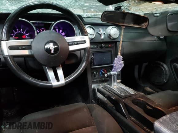 2008 Ford Mustang Deluxe с VIN 1ZVHT84N685161687, выставлен на аукционе Copart как лот 80808015 с пробегом 132 393 миль миль и Чистый • Clean title. История ставок и продаж доступна на DreamBid. Изображение 8.