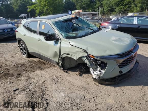2024 Chevrolet Trax 2RS с VIN KL77LJE24RC195907, выставлен на аукционе Copart как лот 64985555 с пробегом Не указан миль и Списание • Salvage title. История ставок и продаж доступна на DreamBid. Изображение 4.