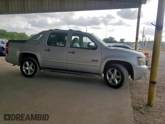 2011 Chevrolet Avalanche LT с VIN 3GNMCFE09BG408510, выставлен на аукционе Copart как лот 56491635 с пробегом 220 015 миль миль и Чистый • Clean title. История ставок и продаж доступна на DreamBid. Изображение 4.