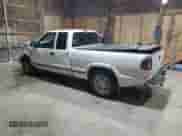 2002 Chevrolet S-10 LS z VIN 1GCDT19W528236413, wystawiony jako Copart lot #49250775 z przebiegiem 189 386 mil mil oraz Czysty tytuł • Clean title. Historia ofert i sprzedaży dostępna na DreamBid. Obrazek 2.