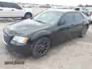 2016 Chrysler 300 S с VIN 2C3CCAGG5GH304951, выставлен на аукционе IAAI как лот 43059766 с пробегом 83 834 миль миль и . История ставок и продаж доступна на DreamBid. Изображение 2.