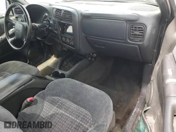 1999 Chevrolet S-10 с VIN 1GCCS14XXX8197212, выставлен на аукционе Copart как лот 56590995 с пробегом 201 771 миль миль и Списание • Salvage title. История ставок и продаж доступна на DreamBid. Изображение 8.