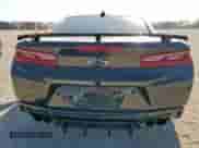 2018 Chevrolet Camaro 2SS z VIN 1G1FH1R79J0129275, wystawiony jako Copart lot #69356375 z przebiegiem 121 926 mil mil oraz Czysty tytuł • Clean title. Historia ofert i sprzedaży dostępna na DreamBid. Obrazek 6.