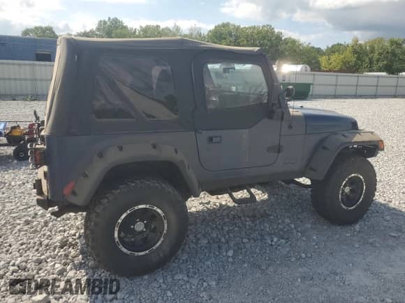 1998 Jeep Wrangler Sport z VIN 1J4FY19S3WP723672, wystawiony jako Copart lot #70351655 z przebiegiem 132 643 mil mil oraz Czysty tytuł • Clean title. Historia ofert i sprzedaży dostępna na DreamBid. Obrazek 3.