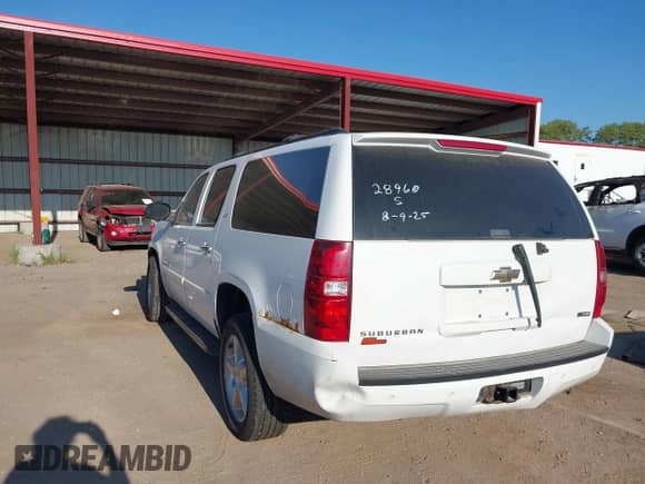 2008 Chevrolet Suburban 2LT with VIN 3GNFK16398G299305, listed as a IAAI auction lot 43032937 with 188,106 mi miles and . Bid and sale history available at DreamBid. Image 3.