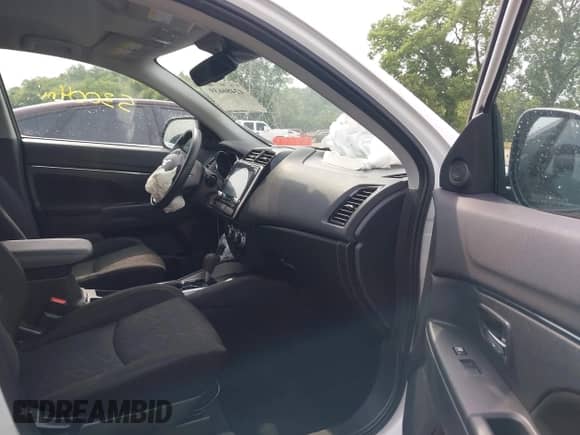 2021 Mitsubishi Outlander ES z VIN JA4ARUAU7MU002128, wystawiony jako IAAI lot #42486639 z przebiegiem 53 004 mil mil oraz . Historia ofert i sprzedaży dostępna na DreamBid. Obrazek 5.