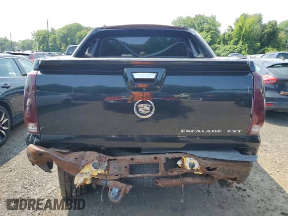 2008 Cadillac Escalade EXT z VIN 3GYFK62898G147526, wystawiony jako Copart lot #67616795 z przebiegiem 220 198 mil mil oraz Szkoda całkowita • Salvage title. Historia ofert i sprzedaży dostępna na DreamBid. Obrazek 6.