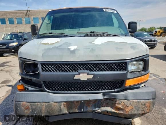 2006 Chevrolet Express Cargo YF7 Upfitter with VIN 1GBGG25U761175404, listed as a Copart auction lot 70380485 with 334,746 mi miles and Salvage title. Bid and sale history available at DreamBid. Image 5.