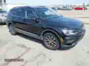 2020 Volkswagen Tiguan SE z VIN 3VV3B7AX9LM176155, wystawiony jako IAAI lot #43066028 z przebiegiem 52 059 mil mil oraz . Historia ofert i sprzedaży dostępna na DreamBid. Obrazek 1.